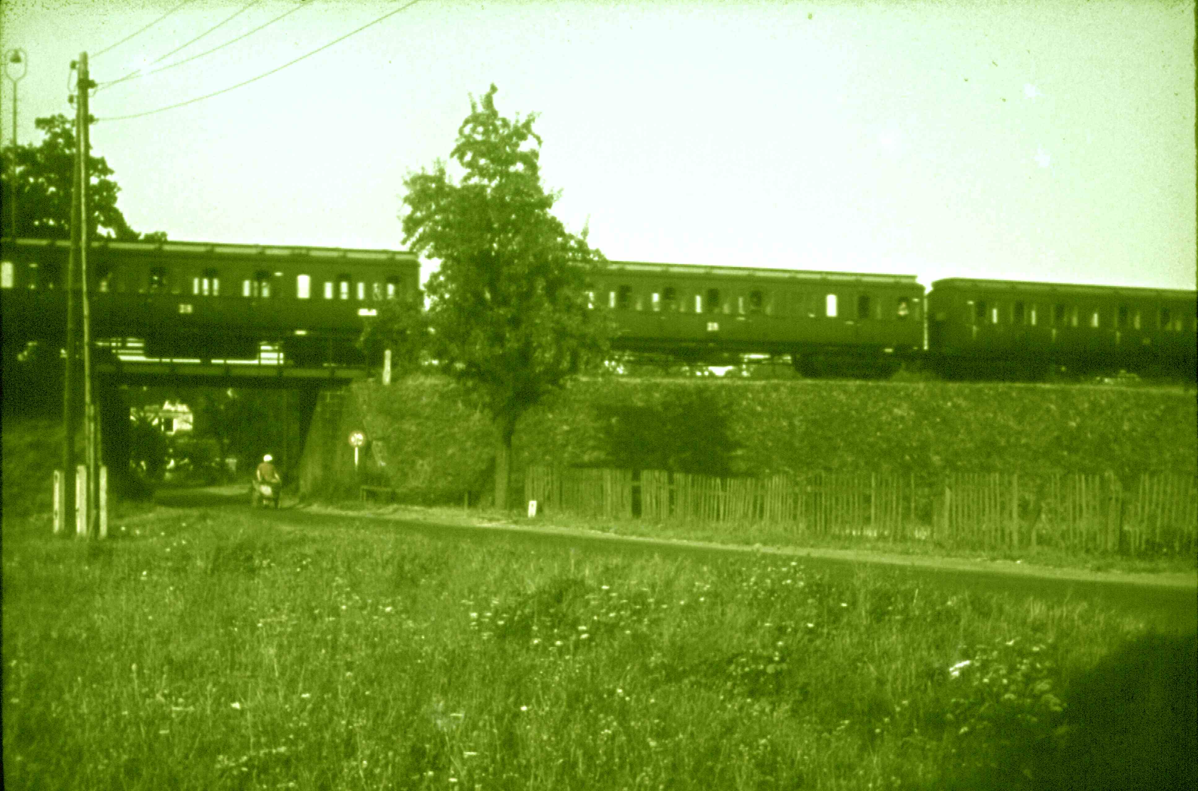 Reichsbahnwagons auf Belgershainer Bahnbr&uuml;cke