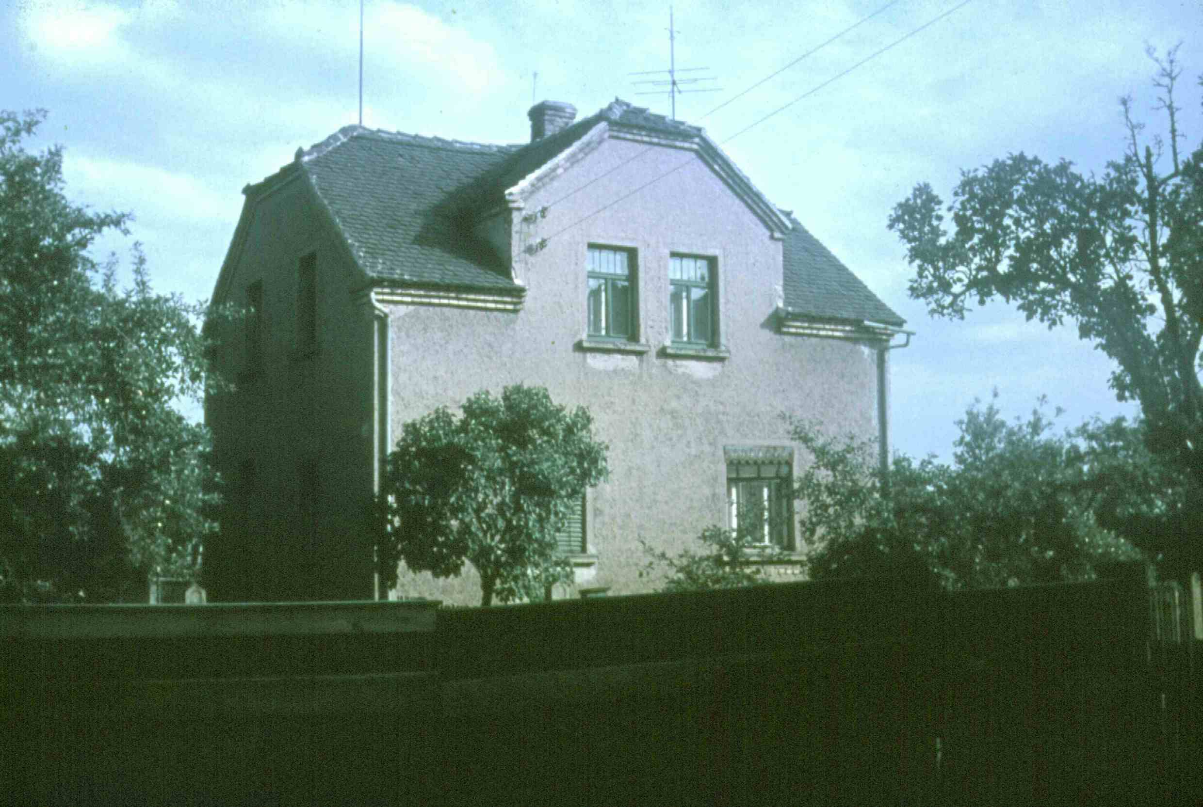 Oelzschauer Stra&szlig;e 1, Belgershain